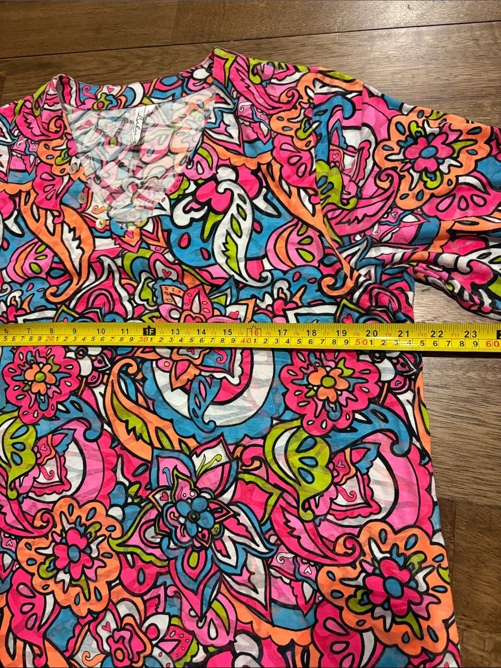 Lulu b v neck top. Large. Bright colors. Faux wrap 3/4 sleeves - Picture 3 of 9